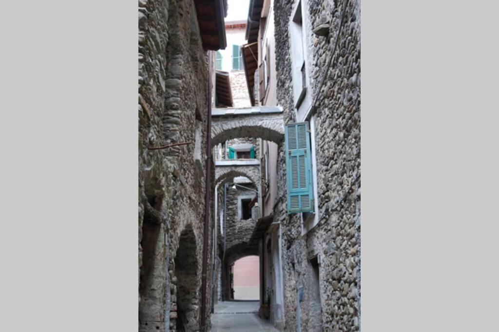 Alloggio Per Vacanze A Isolabona エクステリア 写真